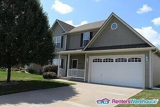 Building Photo - 4 Bed 3.5 Bath Home In North KC!! Availabl...