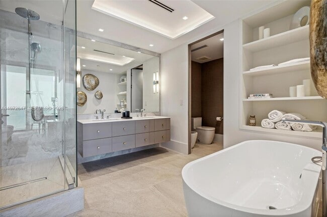 Building Photo - 100 South Pointe Dr