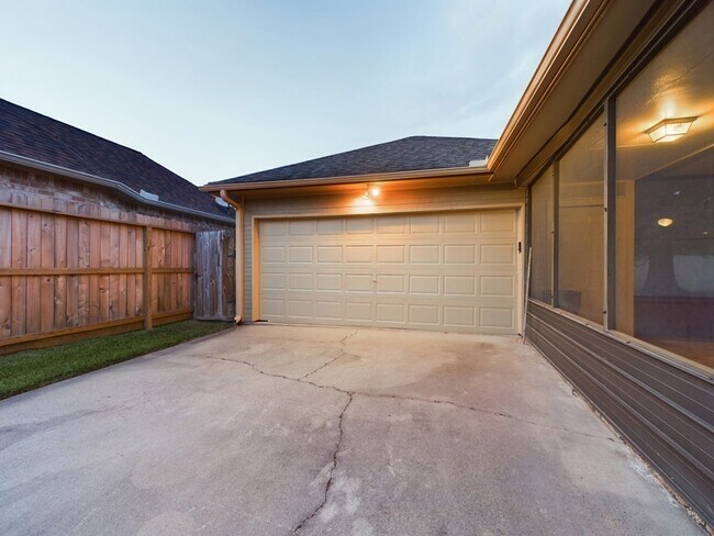 Building Photo - 11614 Taos Ln