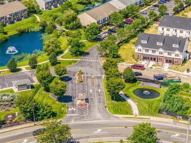 Building Photo - 725 Eastview Dr