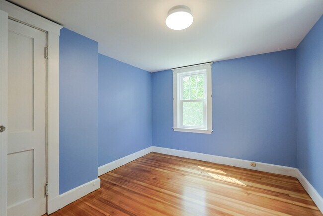 Building Photo - 14 Elm St