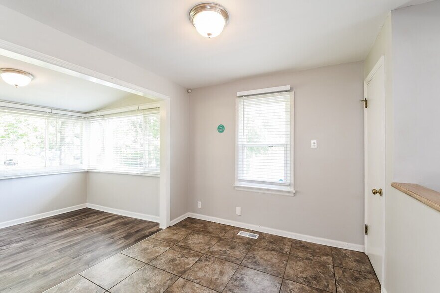 Building Photo - 1413 Corinth Dr