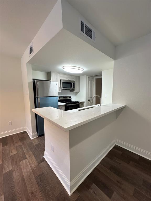 Building Photo - 8003 Woodway Dr