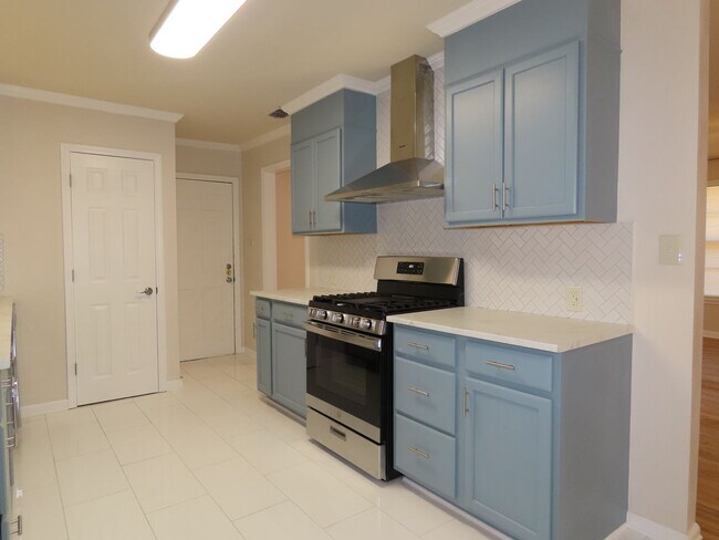 Building Photo - Newly Remodeled 3 Bedroom-1.5 Bath Home!