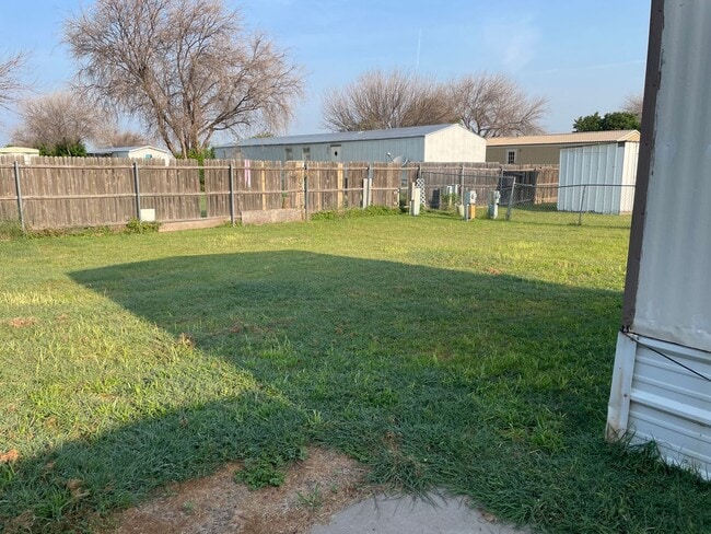 Building Photo - 2 bed 1 bath trailer house