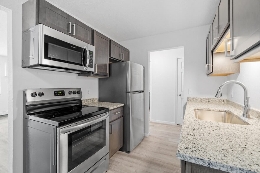 Primary Photo - Cedar Square Apartments