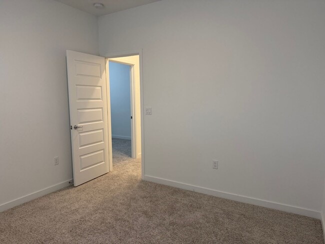 Building Photo - Beautiful Sacramento 5 Bedroom 3 Bathroom 3000 Sqft. Home for Rent