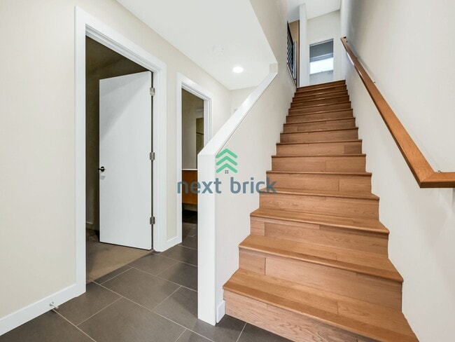 Building Photo - 3 Bed 2.5 Bath Greenwood Home