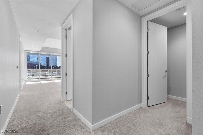 Building Photo - 4525 Dean Martin Dr