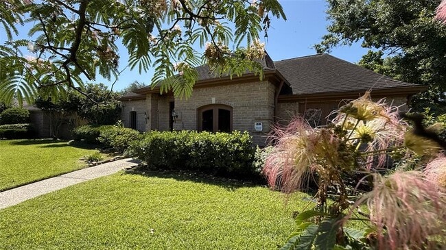 Primary Photo - 11527 Cedar Creek Dr