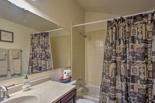 Building Photo - 920 Ponderosa Way