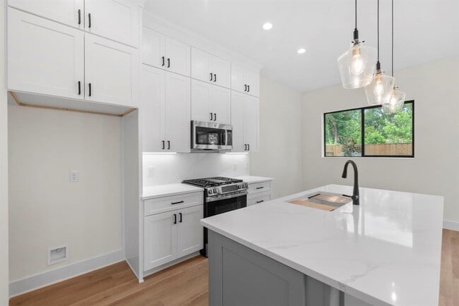 Building Photo - 6139 W Forest Dr
