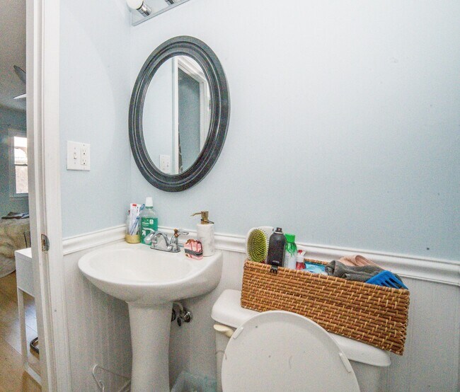 Building Photo - Lovely 3bed House off West Boulevard!!