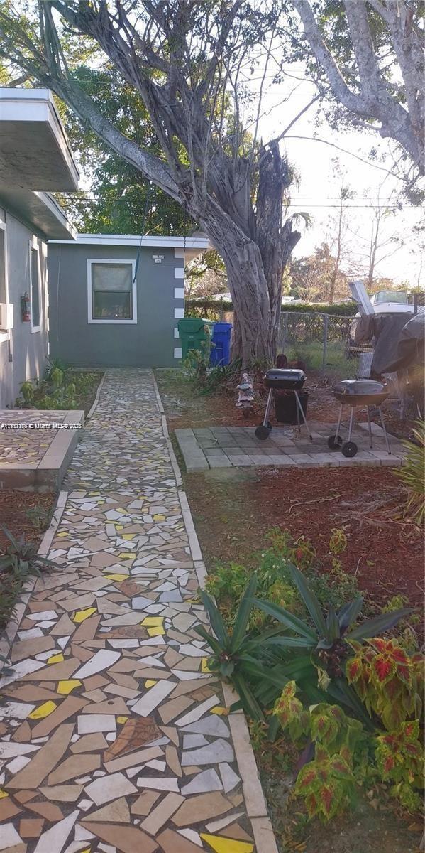 Primary Photo - 2864 NW 6th Ct