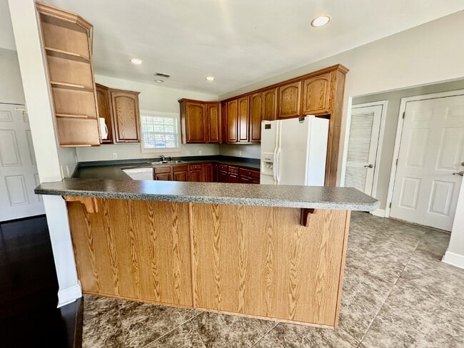 Building Photo - Spacious Home on a Large Lot in Grande Oaks!