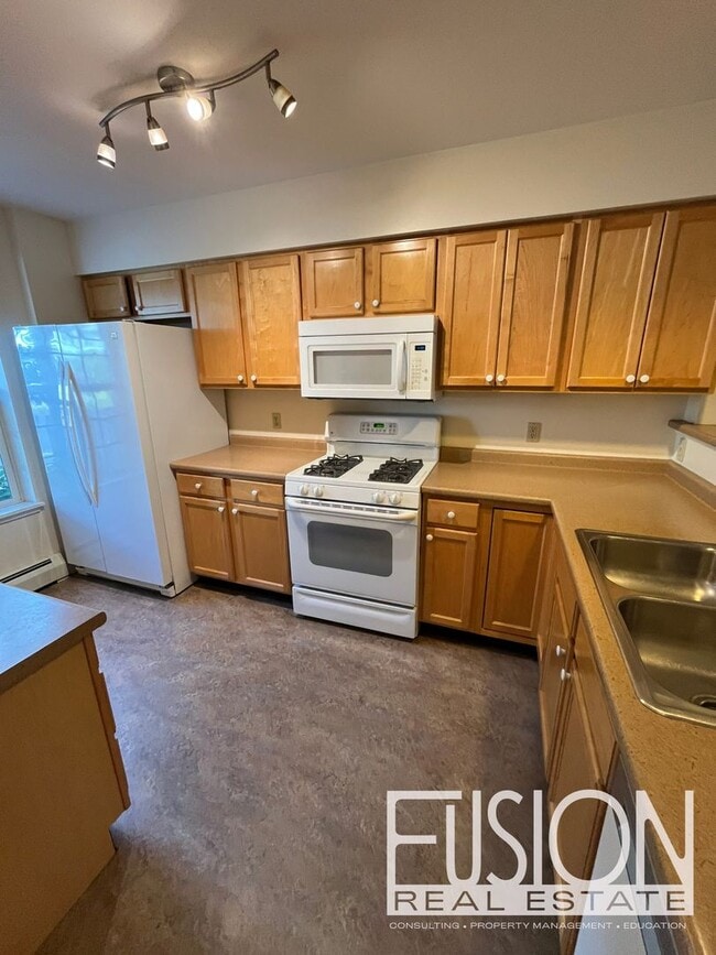 Building Photo - Impeccably Maintained 3bd, 2 bth Stonington Circle Condo!