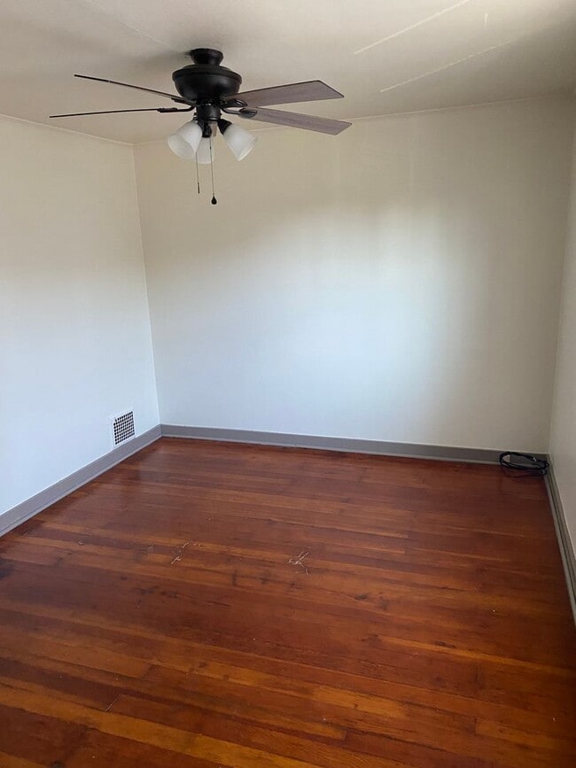 Building Photo - IDEALLY SITUATED ROWHOME AVAILABLE IN LANCASTER CITY