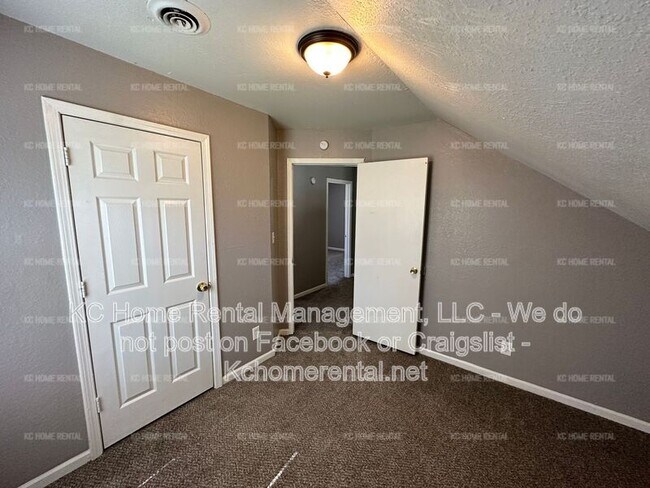 Building Photo - 4221 E 60 Terrace