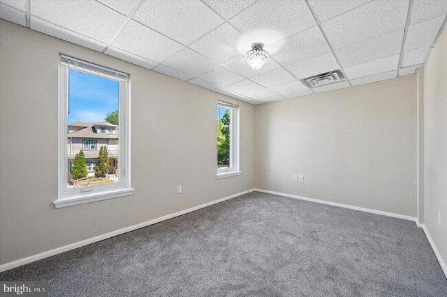 Building Photo - 431 Iroquois St