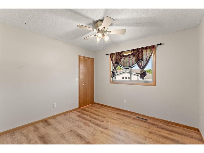 Building Photo - 5785 Yucca Ln N