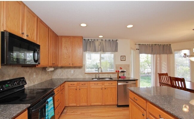 Building Photo - 13618 Parkview Pl