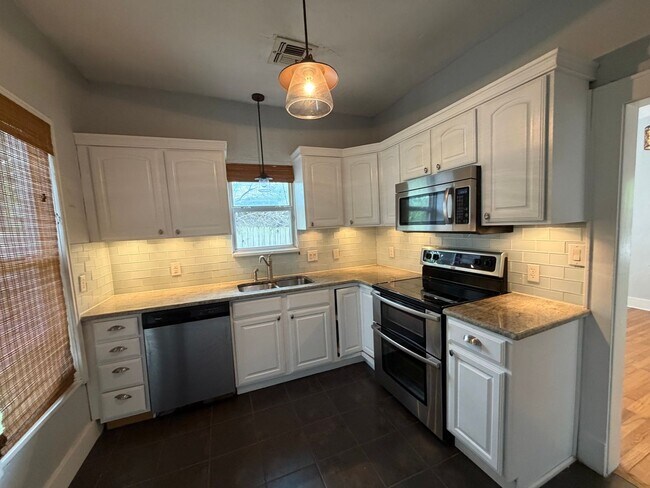 Building Photo - Available Now!!  2 bed 1 bath Near Downtown OKC