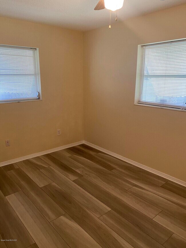 Building Photo - 1060 Cable Ln NE