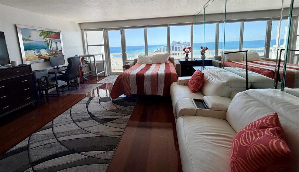 Building Photo - 3111 N Ocean Dr