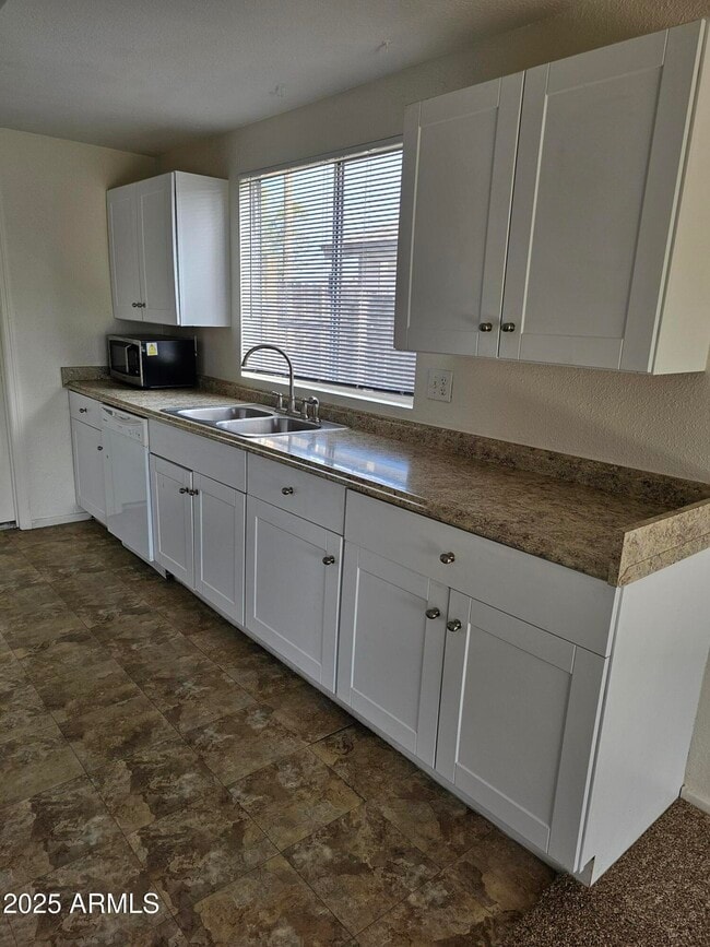 Building Photo - 6231 W Zoe Ella Way