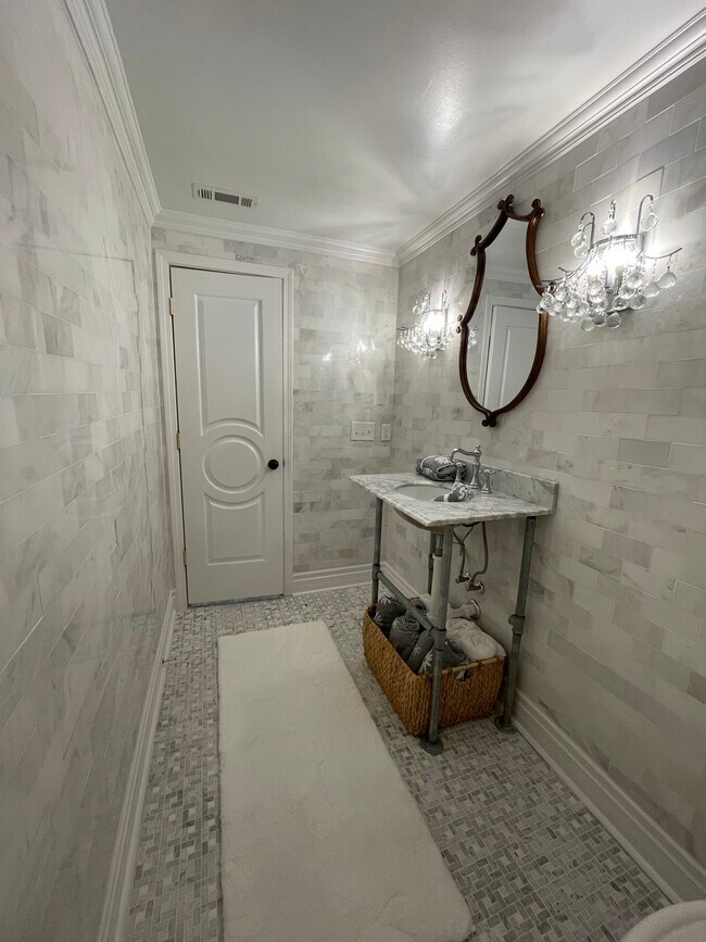 Building Photo - 5000 Wildeoak Trail