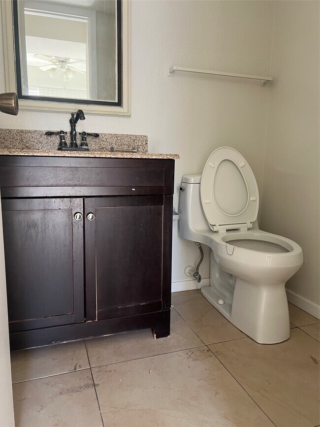 Building Photo - 6111 Beverly Hill St