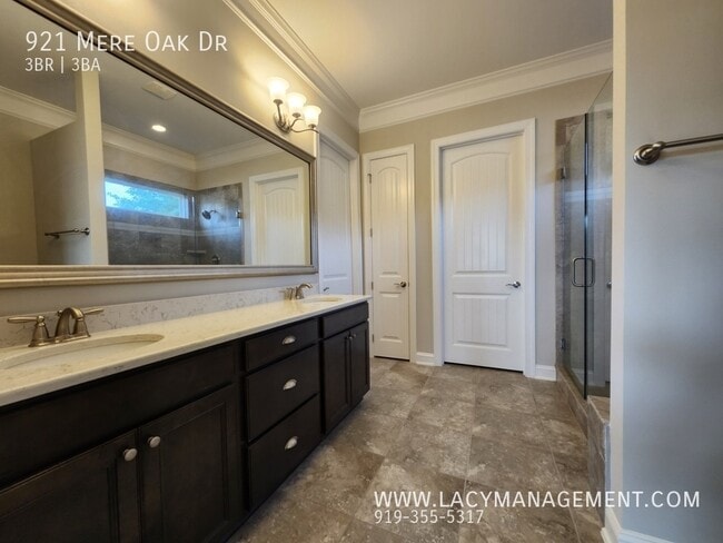 Building Photo - 921 Mere Oak Dr