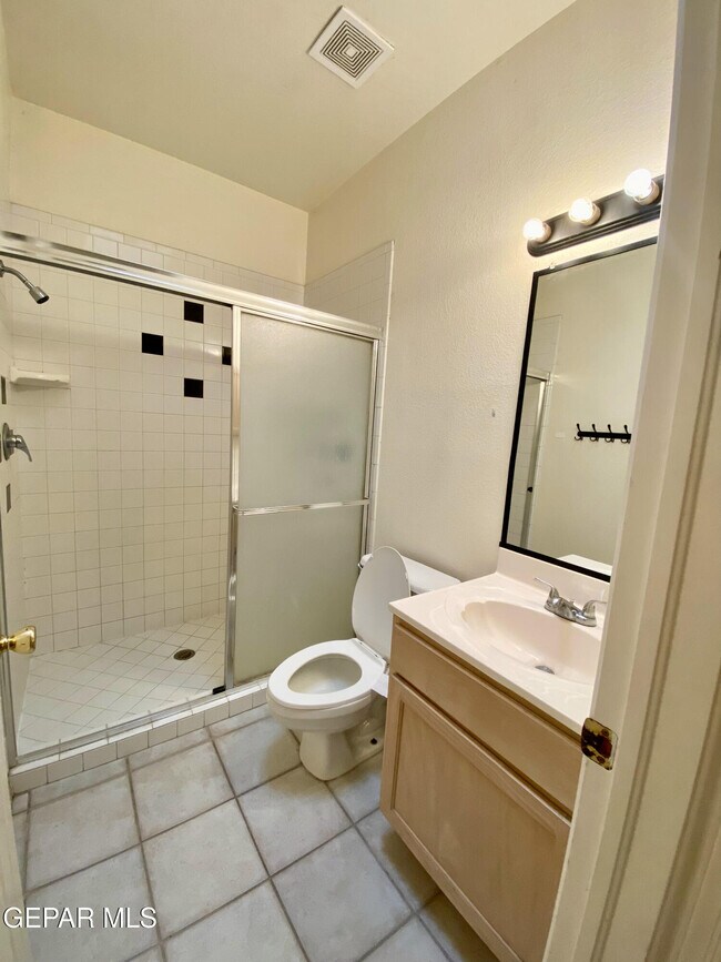 Building Photo - 2215 King James Pl