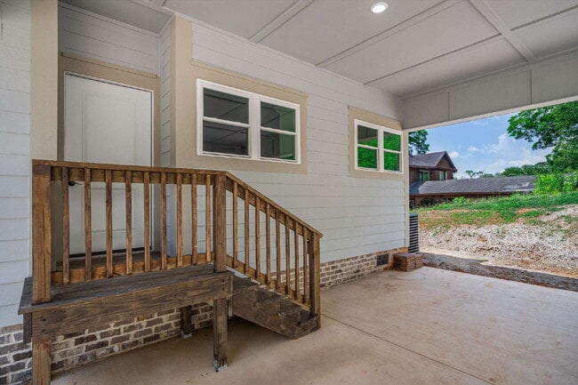 Building Photo - "Brand New 3-Bed, 3-Bath Retreat with Modern LVP Flooring in the Heart of Fort Payne!"