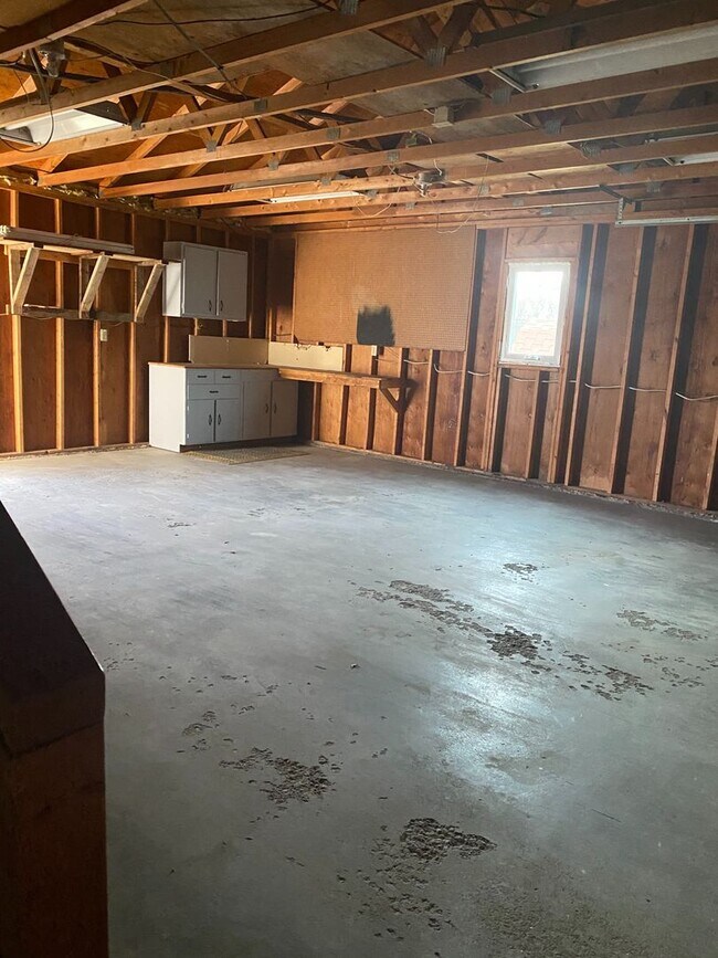 Building Photo - Lease Takeover! 3 Bedroom/2 Bathroom Home ...