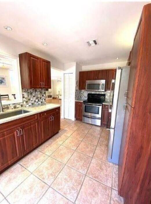 Building Photo - 5705 Fox Hollow Dr