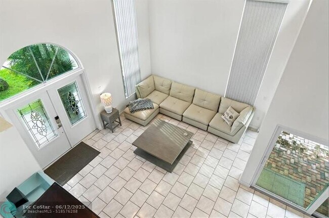Building Photo - 611 Royal Palm Way