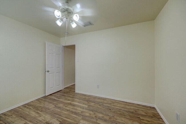 Building Photo - 129 Dove Song Dr