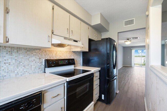 Building Photo - 1300 Seaway Dr