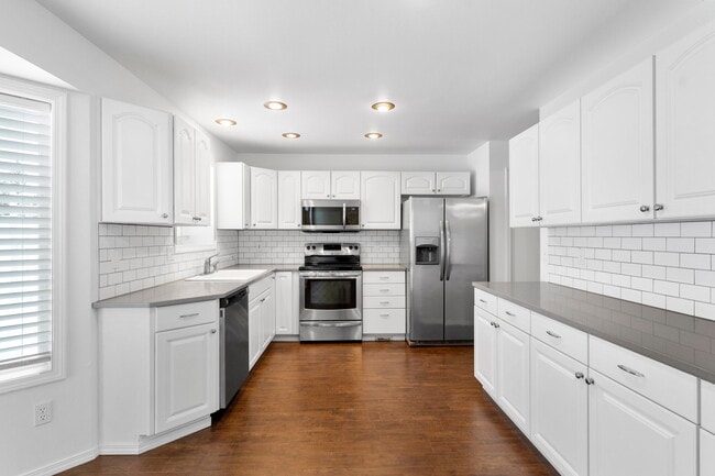 Building Photo - 8290 N Uplands Dr