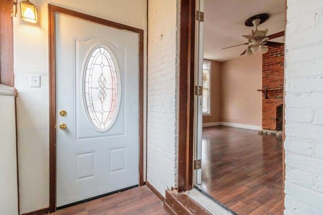 Building Photo - Beautifully Renovated Brick Home in East F...