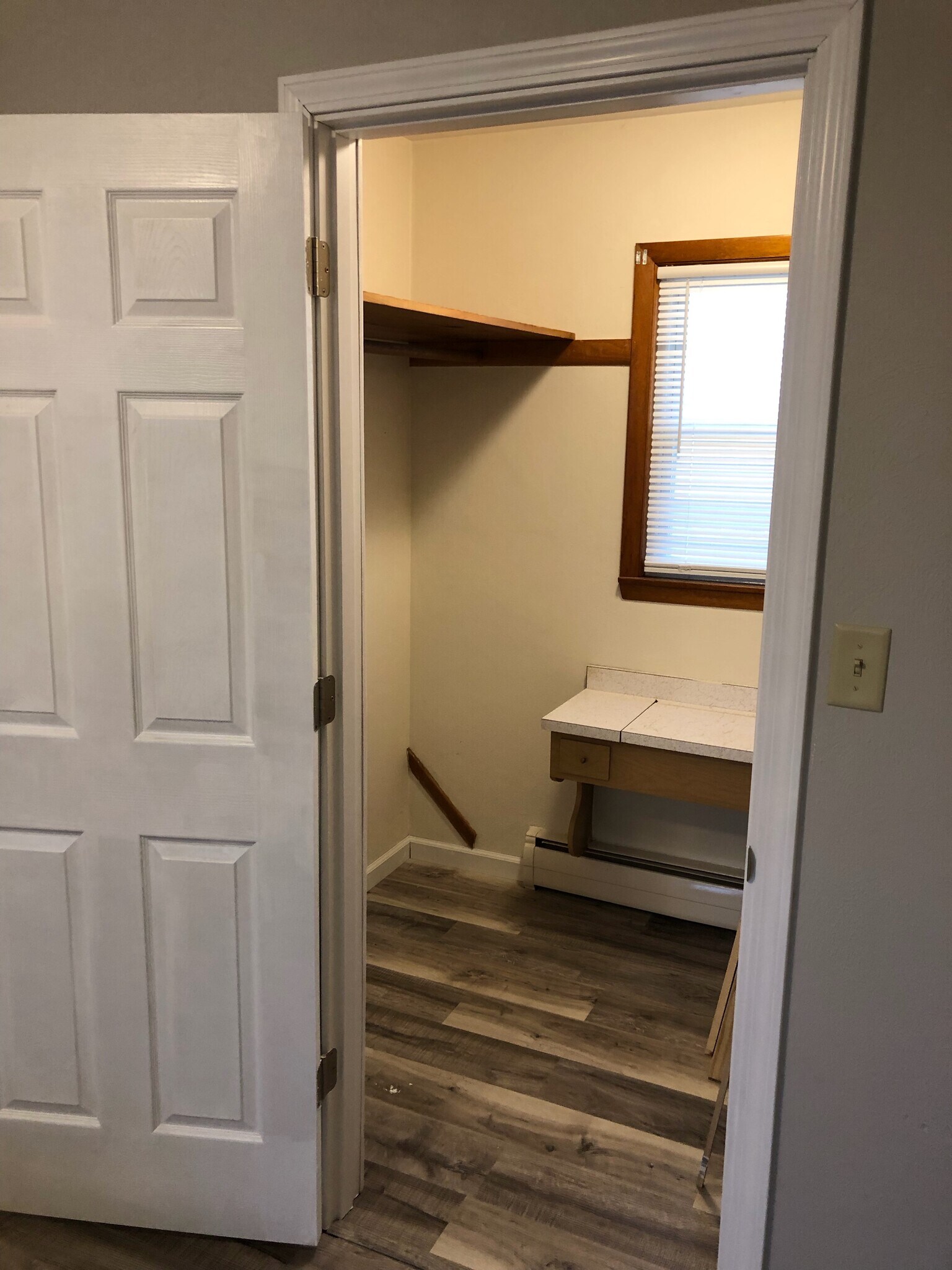 Walk-in Closet - 916 Lennox St