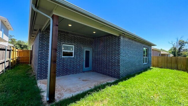 Building Photo - 605 Remington Ave