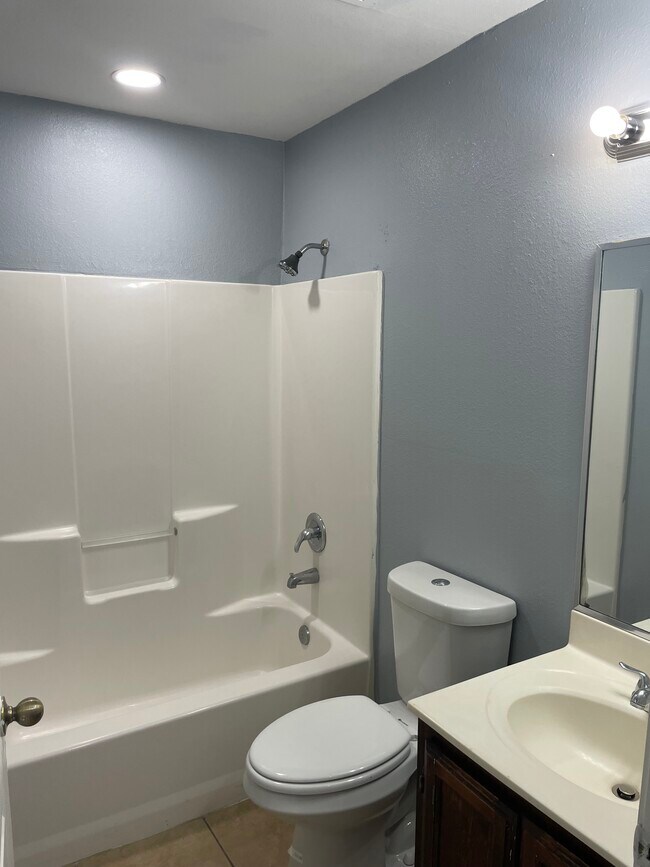 Building Photo - 1015 Hope River Dr