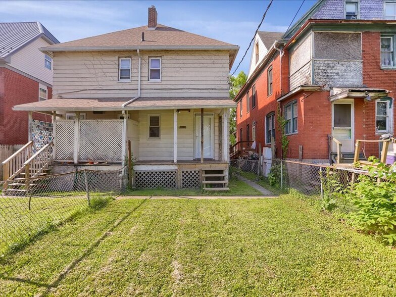 Building Photo - 844 Memorial Ave