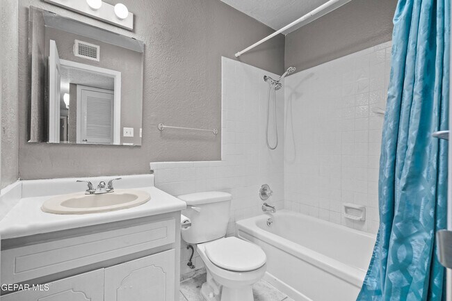 Building Photo - 5712 Longview Dr
