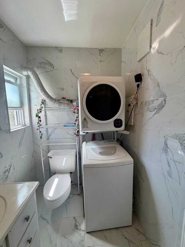 Building Photo - 73 Congress St