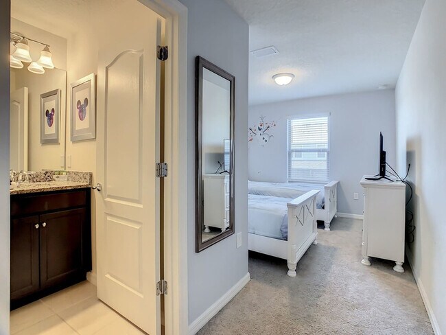 Building Photo - 2404 Tangier Dr
