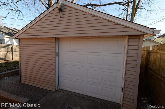 Building Photo - 3342 Prairie Ave