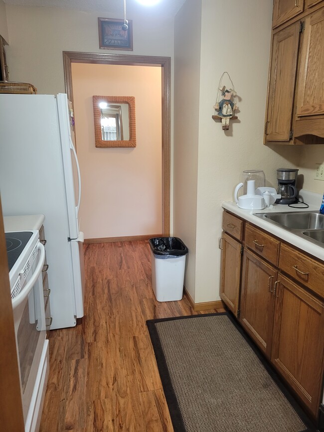 Building Photo - 2801 SW Prairie Rd